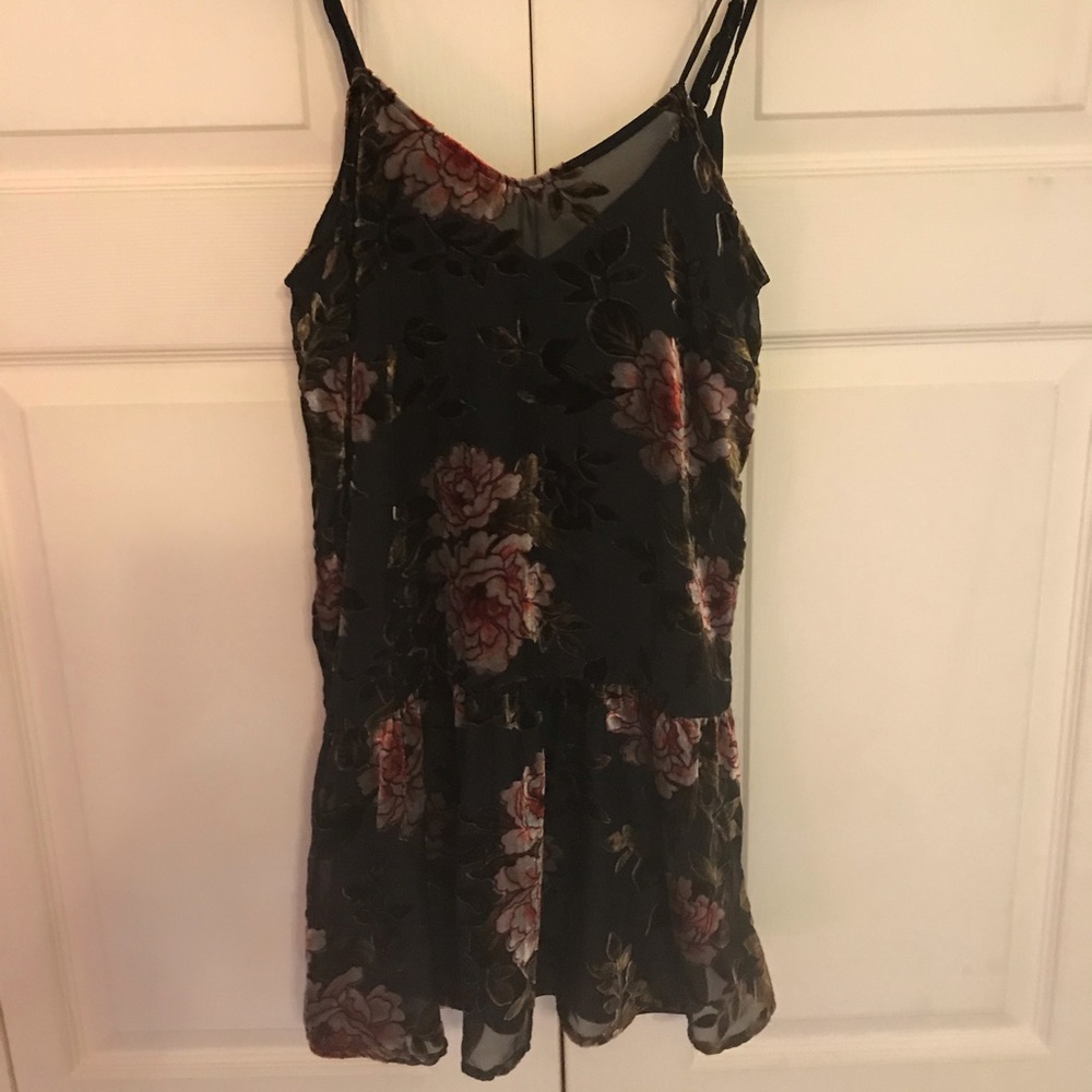 American Eagle strappy Holiday top
